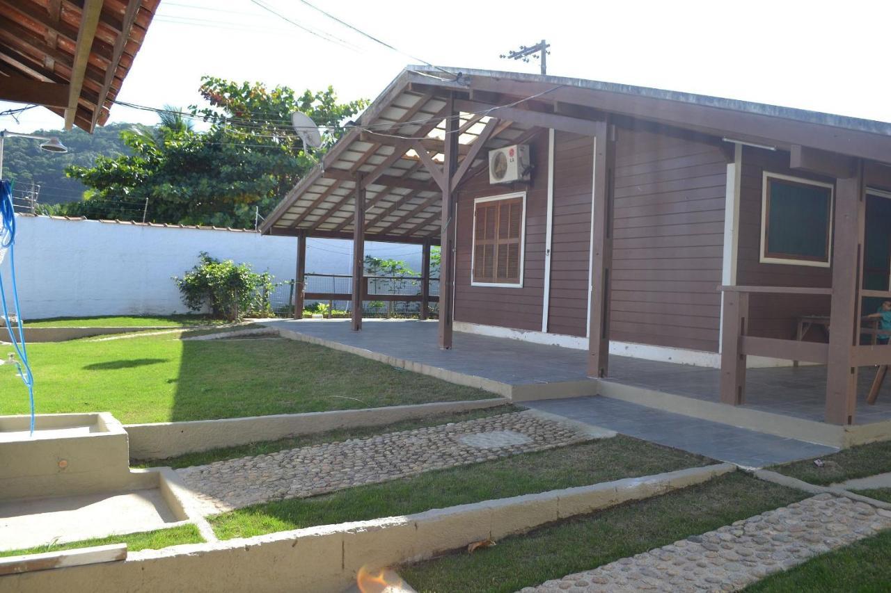 0006.06 -Maranduba - Chale -2 Dorm - 8 Pess - 3 Quadras Do Mar - Piscina Coletiva - Wifi Churrasqueira,Ar Condicionado Ubatuba Zewnętrze zdjęcie